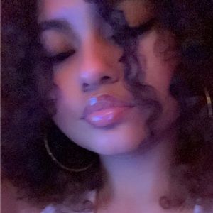 Meet your Posher, Amari